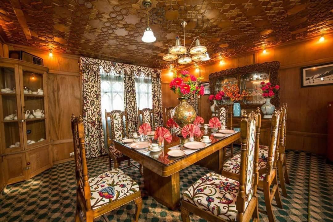 Swan Heritage Houseboats Srīnagar 외부 사진