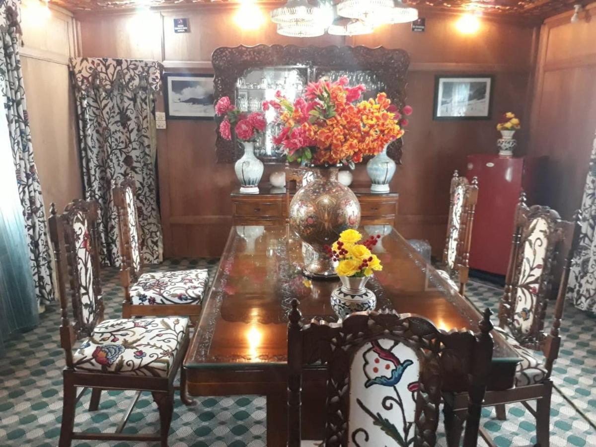 Swan Heritage Houseboats Srīnagar 외부 사진