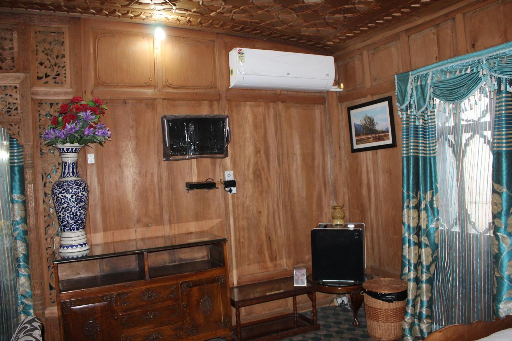 Swan Heritage Houseboats Srīnagar 외부 사진